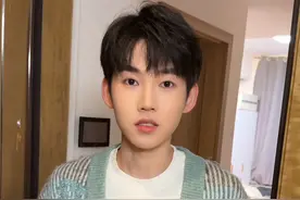 我们早就不顺路了 可我还等着相遇 #爱情#分手#偶遇视频封面