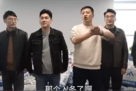 谁不想拥有张雪峰这么好的老板，他竟然给员工和员工的家人发羽绒服，还给员工多发300块工资，请员工们吃冬天的第一顿火锅。#张雪峰#考研#升学规划#壳零果蔬清洁粉视频封面