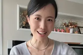 莲蓉蛋黄月饼教程，解锁蛋黄详细处理方法！保姆级教程来啦 蛋黄月饼好吃，但是蛋黄处理不好会腥还会有硬心，今天给大家详细解锁蛋黄月饼制作方法，还有一种蛋黄碾碎的处理方法，吃起来像蟹黄，后面慢慢都给大家解锁哈#月饼 #中秋月饼 #莲蓉蛋黄月饼  #月饼制作 #自制月饼视频封面
