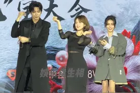 #赵露思 领舞#刘宇宁 #谢可寅 跳《YOU R》手势舞#珠帘玉幕视频封面