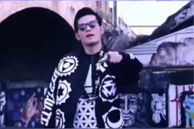 #周杰伦 周杰伦的中文说唱对中国说唱的影响力有多大 而中文Rap的口齿不清也是周杰伦的独特音乐风格 你心目中周杰伦最牛掰的Rap是哪首 评论区说说#华流才是顶流 #周杰伦说唱 #一代人的回忆 #周杰伦的影响力视频封面