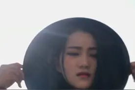 一个农村女孩努力打拼的八年，这过程有过艰辛，有过快乐，有过收获，也有过磨难。但人生，不经历风雨，又怎么能见彩虹，不论什么风风雨雨都也成了过去。值得庆幸的是这一路来我所遇见的朋友，兄弟，姐妹，更有你们，一直支持和陪伴我的娘家人，感恩遇见，感恩有你们…视频封面