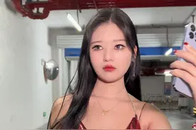 #时间静止挑战 #氛围感的尽头是高糊 #笨蛋美女 #原相机视频封面