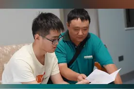 邮递员爸爸为儿子送来录取通知书！ #录取通知书拿到了 #感动瞬间 #金榜题名时 #为美好生活加邮