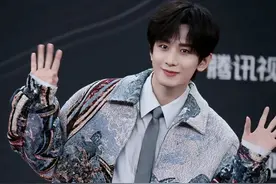 每次去拿个奖就闹笑话，我的妈呀，走到哪都闹笑话，笑死人了…又是一大片绿色海洋，你们就尖叫吧！#成毅 #成毅星光大赏 #成毅星光大赏线下粉丝应援    #成毅赴山海 #2025成毅现身星光大赏视频封面