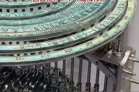 2025中国美术学院毕业展，聂同学纯手工制作的机械装置《滴动仪》成为爆款作品，被称为藏海赛道。聂同学说还没看过《藏海传》，回去一定要看看。
