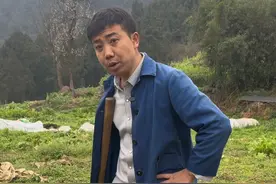 乡村要振兴、我个人认为只有在当地建立可持续发展的产业、把年轻人留住、让他们在家里面就能够养家糊口、挣得到钱应该才能够实现#乡愁 #我的乡村生活日记  #乡村振兴我来助力 #传递正能量 @抖音创作小助手 小视频封面