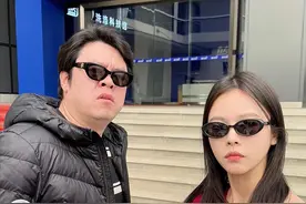收购蓝月亮，价格由我们自己定！你们说对不对！另外还给粉丝准备了5万的黄金，快点头像进来抽视频封面