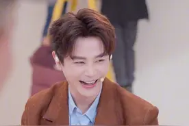 什么是爱自己？就是对自己好呗。人做不到人人喜欢，但是可以自己爱自己。视频封面