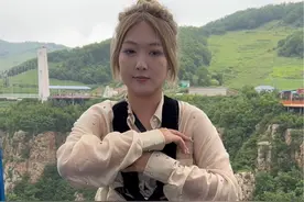 零零后小美女第一次玩蹦极全过程！答应我一定要看完哦#蹦极 #来本溪大峡谷冒个险 #荡绳的100种姿势 #这一跳需要多大的勇气