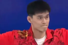 潘展乐为孙杨鼓掌，孙杨祝贺潘展乐！这一刻中国游泳完成交接！视频封面