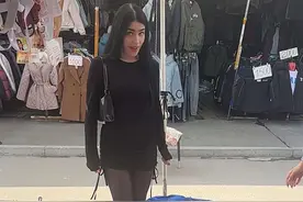 俄罗斯女孩 这老妹还送我一段舞蹈#我的摆摊日记 #原创作品 #这技术一般人学不来 #俄罗斯视频封面