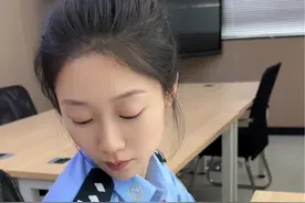 警服能不能整一件儿穿穿？ #警察 #普法小剧场 #东北甜妹视频封面