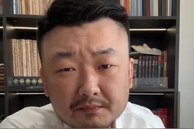 列车故障三小时闷热难忍，乘客破窗通风是否违法？ #黑袍律师 #紧急避险 #铁路部门回应K1373次列车脱线