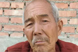 感谢蓝梦儿女士多次为拾荒老人送来的关心和温暖！感谢您的大爱无疆@蓝梦儿 #关爱老人 #传递正能量 #传递温暖 #拾荒老人 #农村老人视频封面