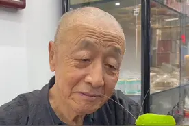 巨拟叶螽：国内体型最大的螽斯科昆虫，颜值超高，叫声洪亮。#昆虫帮 #巨拟叶螽#鸣虫文化 #传统文化 #抖音小助手 @津门邢记虫行视频封面