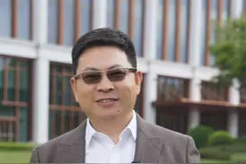 久等了！首款搭载原生鸿蒙正式版的“想不到的产品”，下周见！视频封面