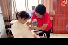今天婆婆给了我一个惊喜，真是让我感到惊喜和感动，我非常感激您给我买这么漂亮的衣服，谢谢您对我的关心和照顾。#轮椅上的女孩#暖心瞬间 #抖音记录我的日常生活 @DOU+小助手视频封面