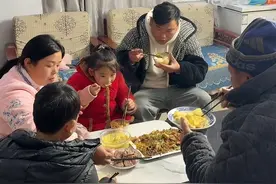 答应小孩的事情你忘了但她可没有忘 😂哈哈哈#记录真实生活 #夫妻日常 #农村美食视频封面