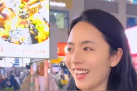 她愿意陪你吃十块起的路边摊，但是你不能一直让她吃路边摊#爱你的人永远知道怎么爱你视频封面