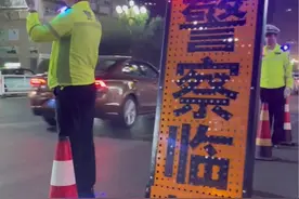 乌鲁木齐交警持续开展飙车炸街、非法改装打击行动#飙车炸街 #非法改装 #扰民#乌鲁木齐交警视频封面