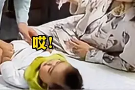 #5个月大宝宝以为自己叫小爱同学 ？！妈妈：平时AI用多了，叫他本名反而没啥反应，很好笑。@小朱麒麒不是小猪佩奇视频封面