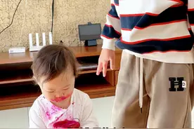 哥哥真是妹妹的贴心小护卫 #人类幼崽行为大赏#生孩子的用处 #亲子时刻 #兄妹日常温馨视频封面