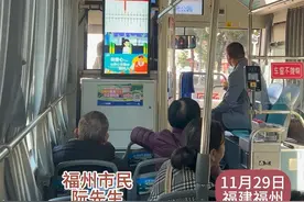市民反映公交车广播太大声 记者搭乘多路公交车实地测试 正常行驶与播放广播时均差10分贝左右 您觉得公交车上的播报声音大吗？视频封面