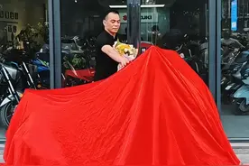 号称天花板的拉力摩托车来了，你会不会买一个？#摩托车 #抖音汽车 #dou是好车 #豪爵铃木dl250 #带你懂车视频封面