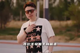 “你眼睁睁看着我不知该如何，或许在等我先说些什么…”#抖音热歌 #翻唱歌曲 #音乐 #烟嗓