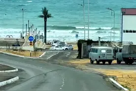 这就是地理课本上的《里海》，它是世界上最大的海迹湖，也是全世界面积最大的湖泊，共有130多条河流汇入其中.#中亚#里海#海迹湖 #抖音看世界#旅行推荐官视频封面
