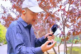 刚刚长出来的小毛桃，这样的拍才好看呢 从选景、选镜头、构图视频封面