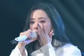 张靓颖广州演唱会被全场大合唱感动哭 T_T#张靓颖 #张靓颖光2023巡回演唱会 #张靓颖广州演唱会 #一开口就是全场大合唱视频封面