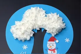 用纸巾戳一幅冬日创意手工画，解压又好玩，快跟孩子一起来试试#手工diy #幼儿园手工 #亲子手工 #一起玩手工吧