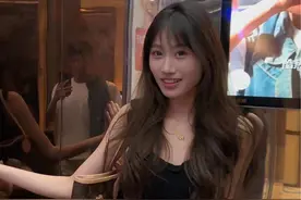 看她这架势不像演的～#甜甜的恋爱 #我们俩视频封面
