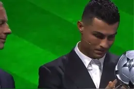 欧冠之王实至名归！C罗领取欧冠历史最佳射手特别奖项#dou来足球季 #c罗 #欧冠 #足球的魅力视频封面