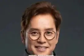 《卡拉永远OK》是谭咏麟作曲并演唱的一首歌曲。该曲分粤语