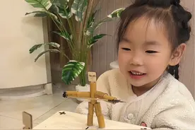 跟孩子一起玩竹节人PK吧，既好玩还能促进亲子感情！#亲子游戏#儿童玩具#竹节人视频封面