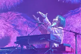 想不想看到花开 想不想看到燕子归来～ 我用什么把你留住完整版