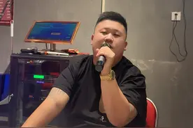 晚11:56分的金满堂，忙忙碌碌一天一杯啤酒一首歌结束一天的忙碌，明天继续加油努力服务好大家。@国际装话事人（闷老板）视频封面