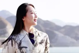 Deepseek那些让人破防的瞬间！ 真正重要的是，AI也许很好，但是，它不能替我享受生活中的美好，比如阳光、花香，和感受快乐的瞬间。#情感共鸣 #deepseek#AI#感动瞬间#为你读诗视频封面