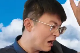 #川超真的要来了  8月8日，“川超”与川台正式签约， 经历过“进不去凤凰山”“小马扎守门”的四川观察主播东昊独家“剧透”：“主转播商”进化体已完成，将为大家解锁“转播车顶看川超”，另有“神秘”计划正在策划中。