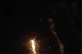 2000年除夕夜的烟花到底有多震撼，这下理解为什么老外以为我们在打仗了#烟花#新年#年味#万万没想到视频封面