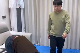 媳妇真是家里的隐藏高手啊！这战斗力真是杠杠的！#搞笑视频#搞笑夫妻#开心一笑#看一遍笑一遍视频封面