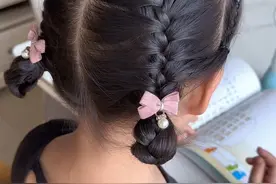 简单可爱又不容易乱的猫耳朵发型教程，上幼儿园这样扎小朋友一定很喜欢，赶紧安排上吧#生女儿就是用来打扮的 #儿童编发 #夏日清凉发型 #扎发教程 #骗你生女儿视频封面