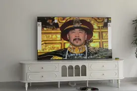 4米宽的墙还是买了75寸的电视。翻车不是翻在电视的大小