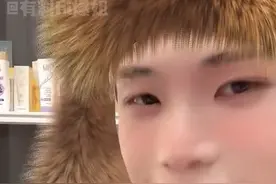 居然赚这么多！收拾收拾去卖美妆了#k总 #直播 #美妆 #万万没想到视频封面