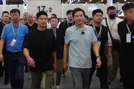 车展公众日，我听我们的同事说小米展台特别火爆，真诚感谢大家捧场！#和雷军一起聊车视频封面