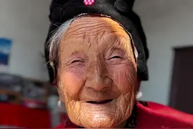 几句好话也能让奶奶开心好几天 几句好话也能让奶奶开心好几天#奶奶#百岁老人#哄奶奶开心#幸福的生活伴你左右开心的日子乐不够 #奶奶和孙子