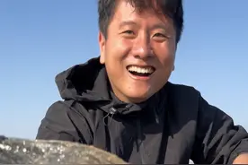 小芬学长终于等到退大潮了，带上学长爸妈出发去赶海，每次去都会有新发现，潮水超低竟然捡到了几十斤青口和毛螺，学长发现了带子螺，挖出来比市场卖的还大个，还遇到从来没见过的螺群，赶海到天黑了都不想回家，爆桶爆网满载而归，拿回家蒸起来吃太鲜甜美味了！#广东 #湛江 #赶海 #家庭日常 #dou来广东百千万视频封面